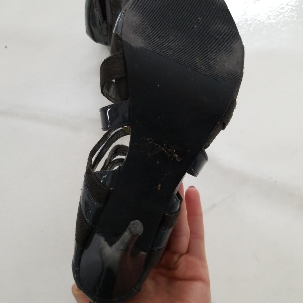 Shoes - Picture 4 of 4